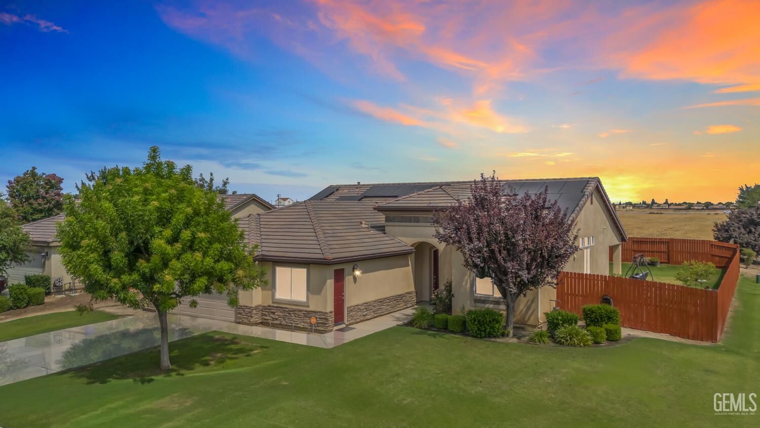 Property Photo:  9500 Meadow Falls Drive  CA 93311 