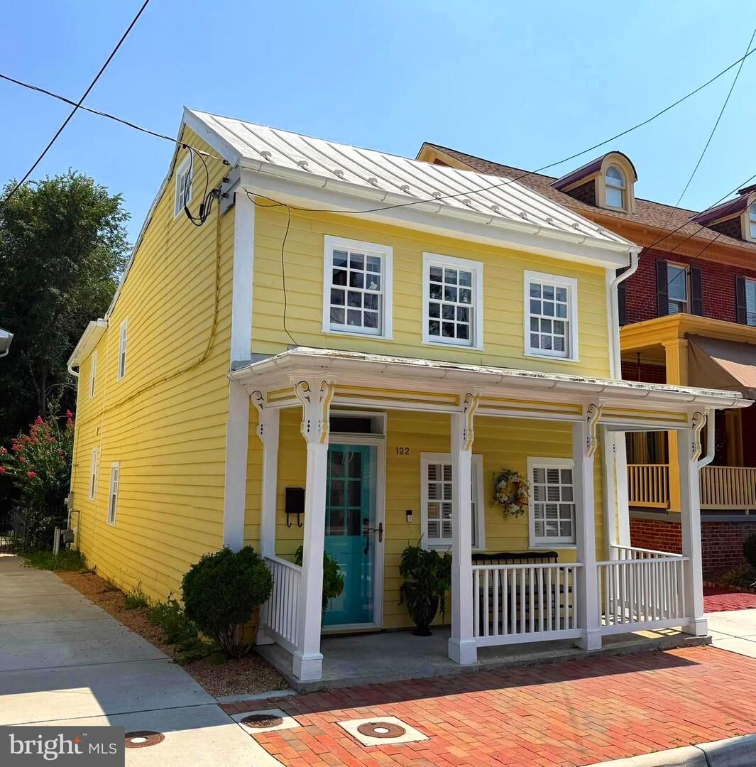 Property Photo:  122 Washington Street N  VA 22601 