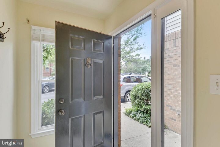 Property Photo: 2107 N Rolfe Street D VA 22209