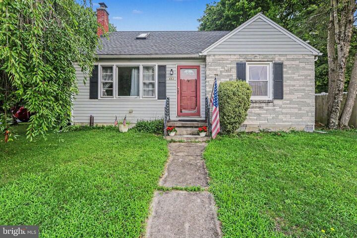 Property Photo:  653 Hillside Avenue  PA 17036 