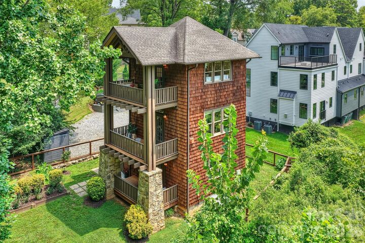 Property Photo: 1611 Tippah Park Court NC 28205
