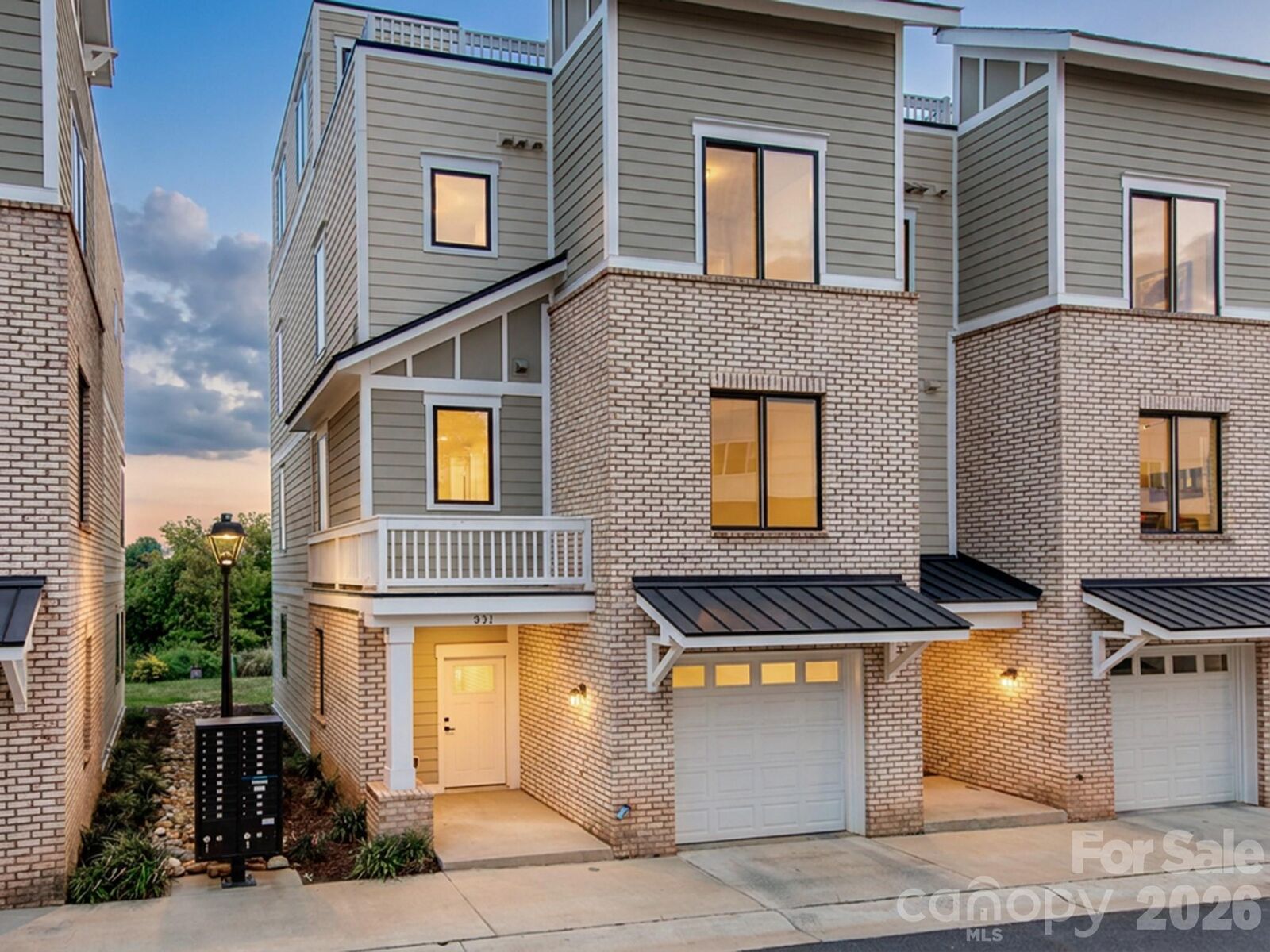 Property Photo:  931 Cityscape Drive  NC 28205 