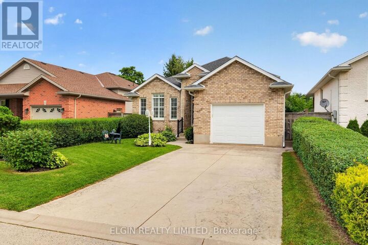 Property Photo: 17 Steeplechase Court ON N5R 6H5