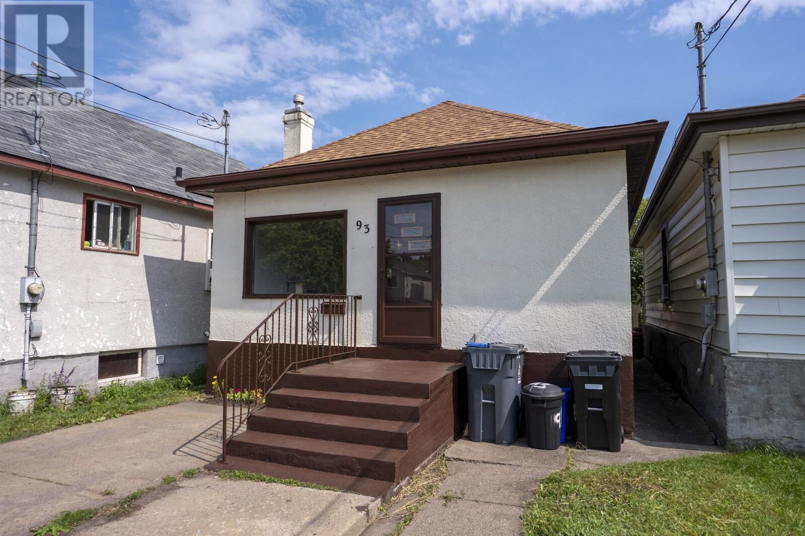 Property Photo: 93 Ontario St ON P7B 3G1