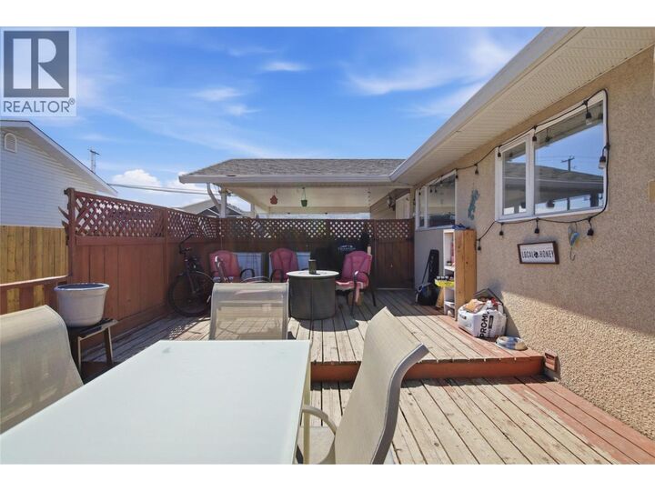 Property Photo:  1938 Parkcrest Avenue  BC V2B 4X3 