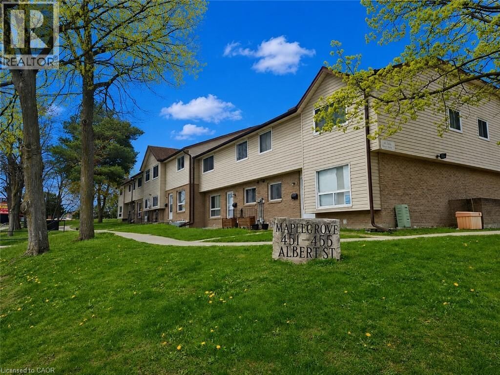 Property Photo:  451 Albert Street 6  ON N2L 5A7 
