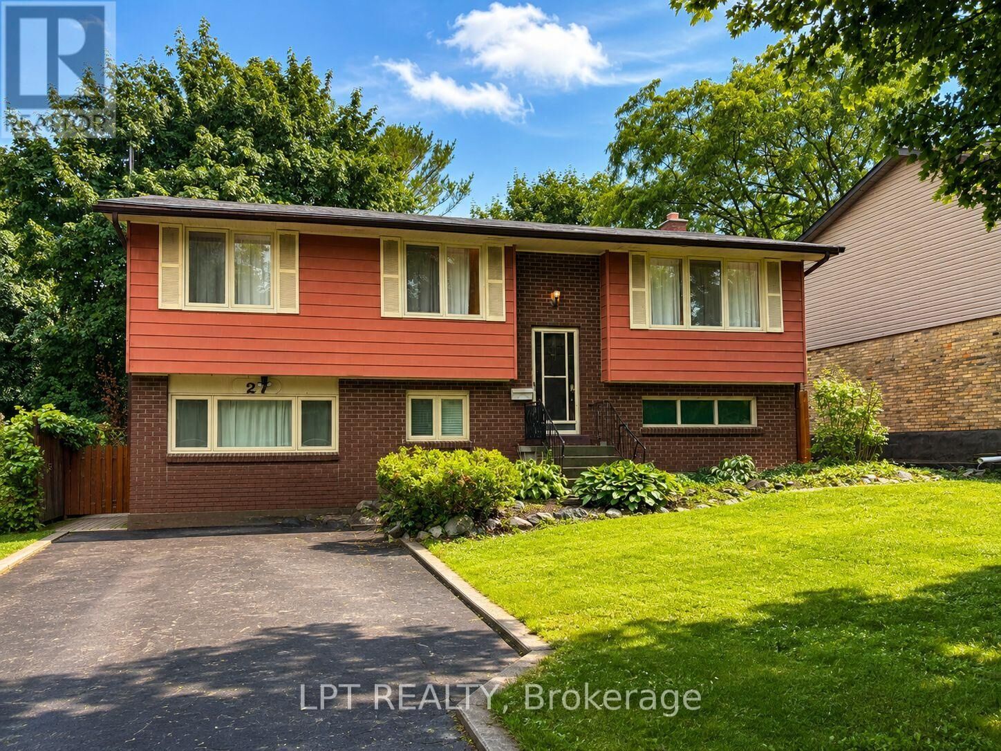 Property Photo: 27 Paperbirch Crescent ON N6G 1L8