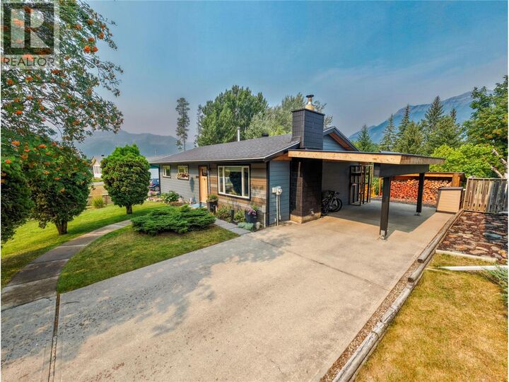 Property Photo: 197 Ridgemont Lane BC V0B 1M2