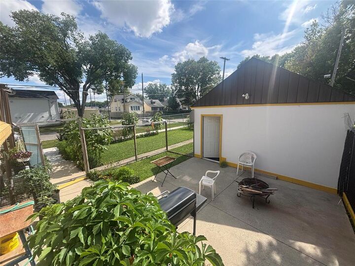 Property Photo: 1026 Redwood Avenue MB R2X 0Y2