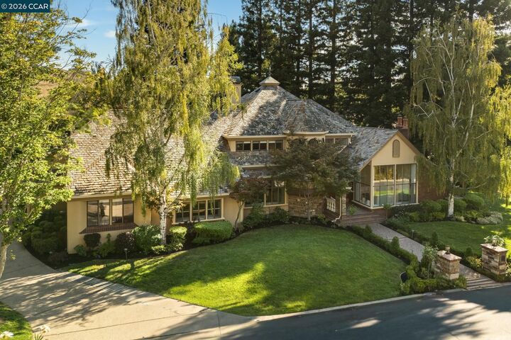 Property Photo: 134 Pepperwood Ct CA 94506