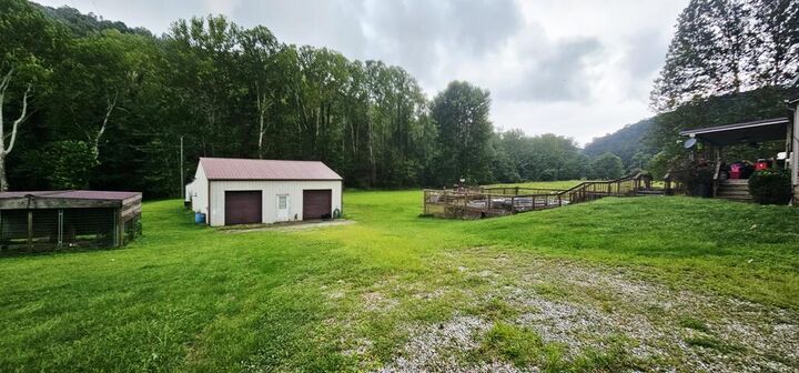 Property Photo: 18009 Silver Run Rd KY 10265