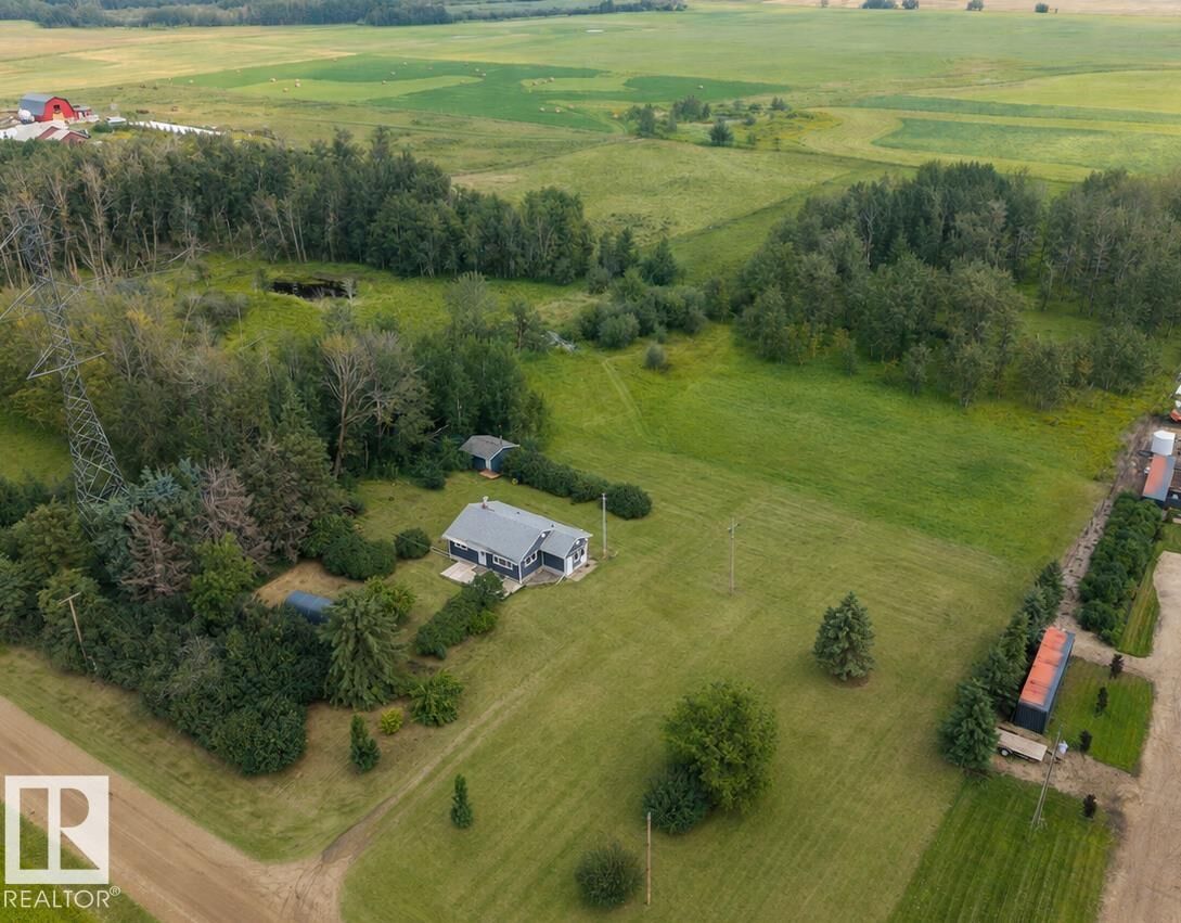 Property Photo:  472013 Rge Road 245  AB T0C 1Z0 