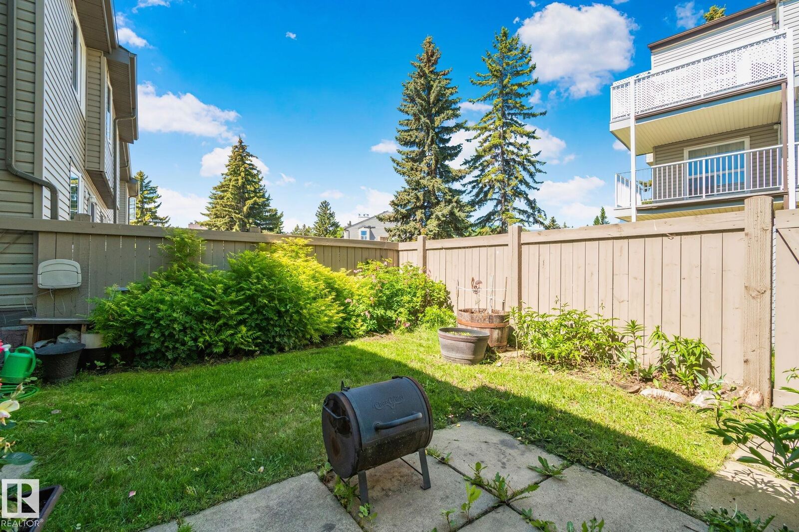 Property Photo: 41 Akinsdale Gardens AB T8N 2W8