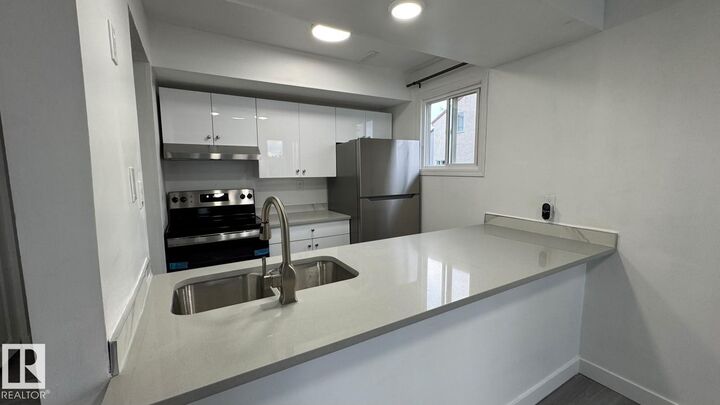 Property Photo: 41 Lancaster Terrace NW AB T5X 5S3