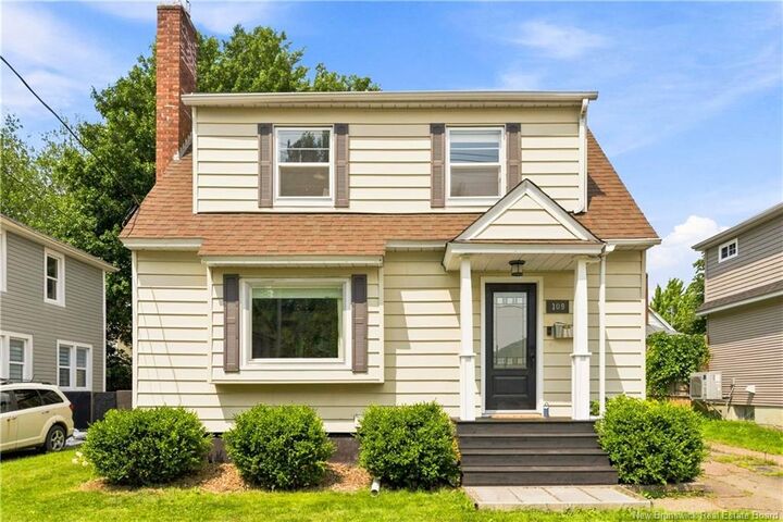 109 Burlington Avenue — photo 1