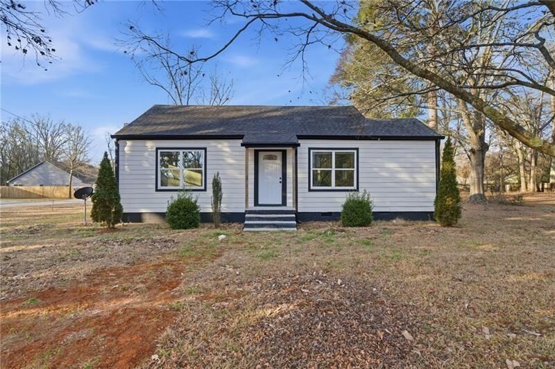 Property Photo: 303 Glen Iris Drive GA 30655