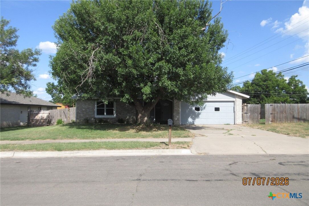 Property Photo:  2006 Eisenhower Drive  TX 76543 