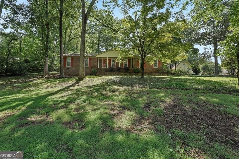 Property Photo: 1025 Greenwood Acres Drive GA 30040