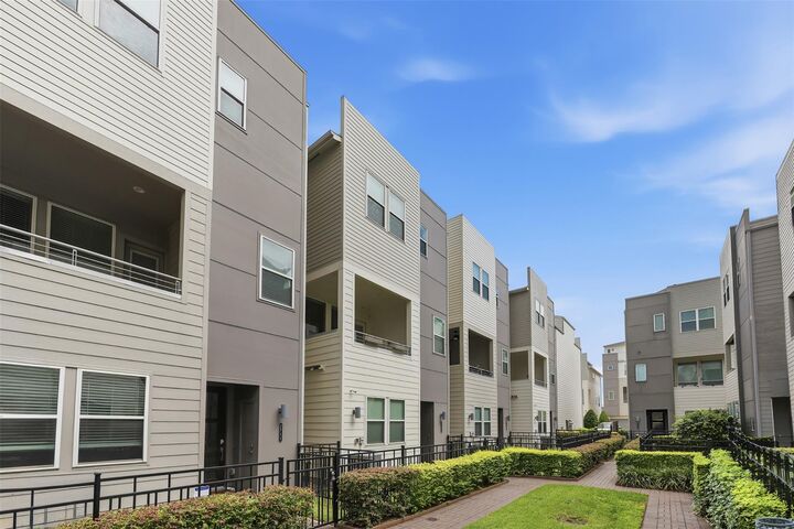 Property Photo:  2709 Clinton Drive  TX 77020 