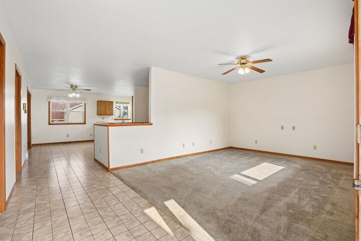 Property Photo: 719 S 4th IA 50461