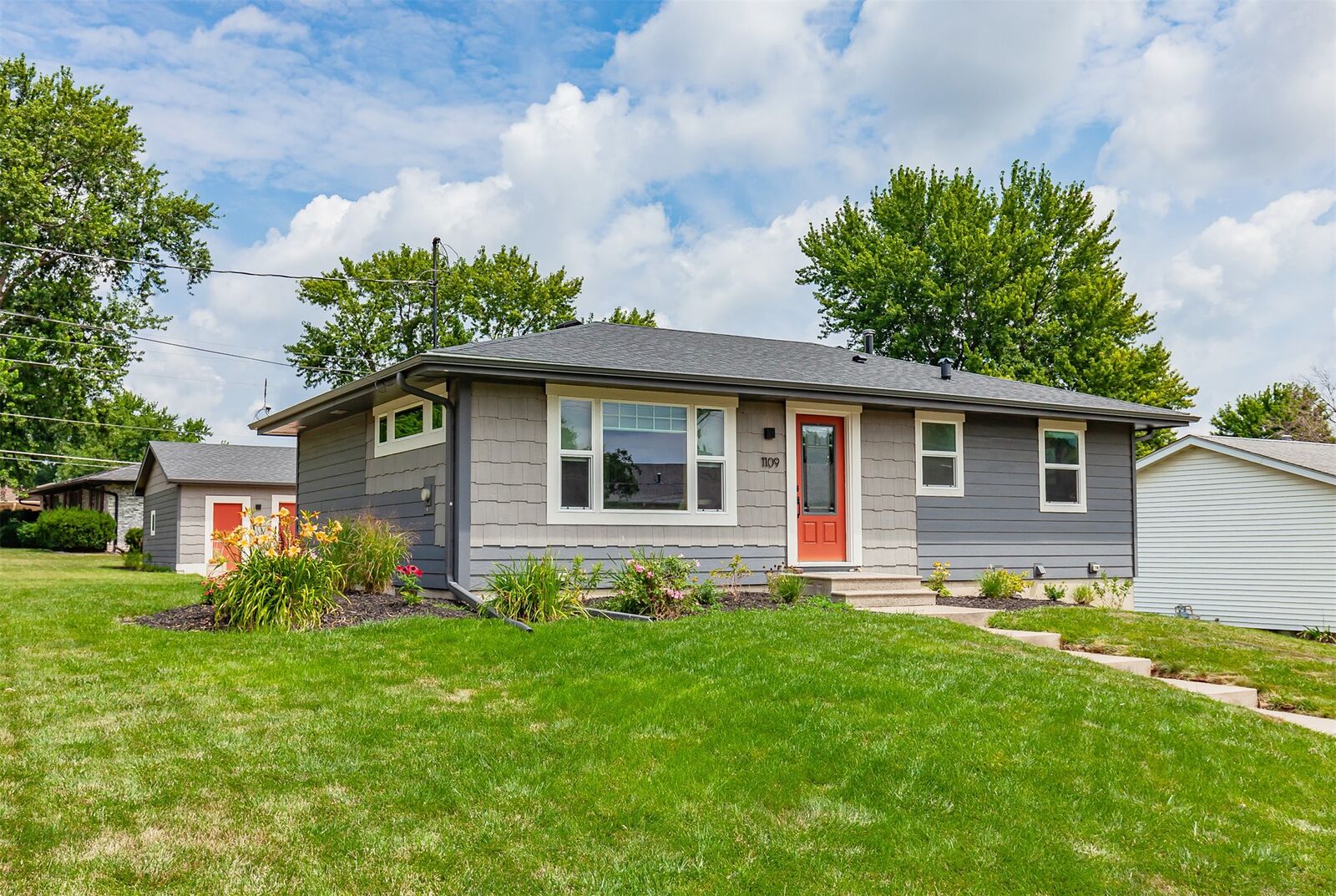 Property Photo: 1109 4th Street SW IA 50009