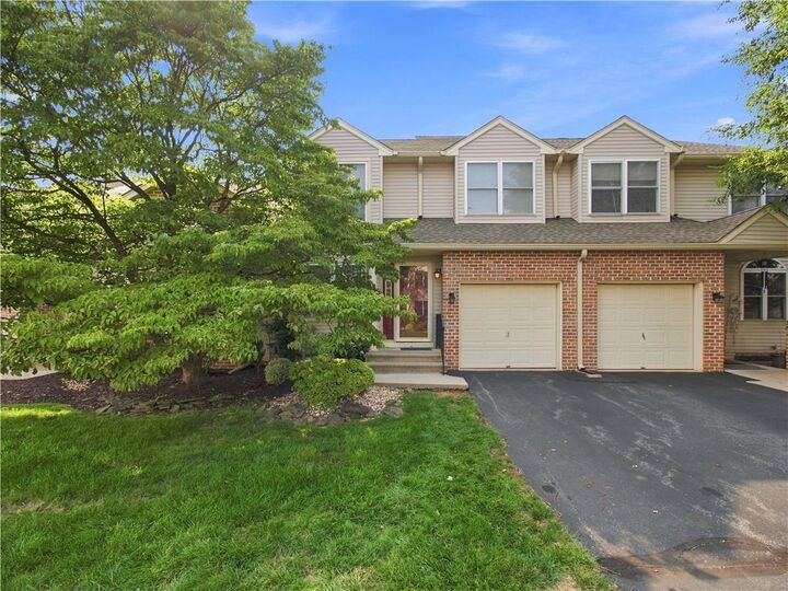 Property Photo:  324 Surrey Place 324  PA 18062 