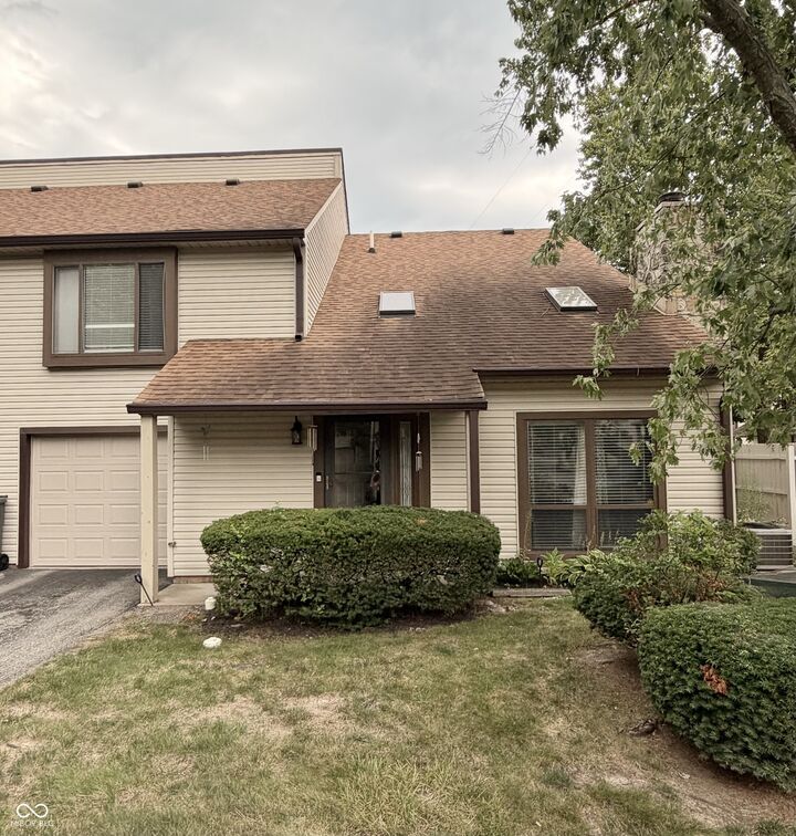 Property Photo:  2476 Hideaway North Drive  IN 46268 