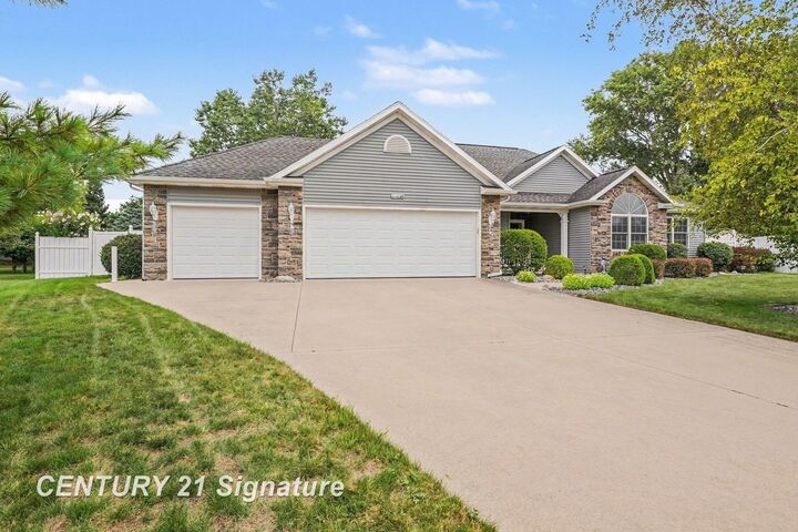 Property Photo: 4470 Meadow Creek Court MI 48603