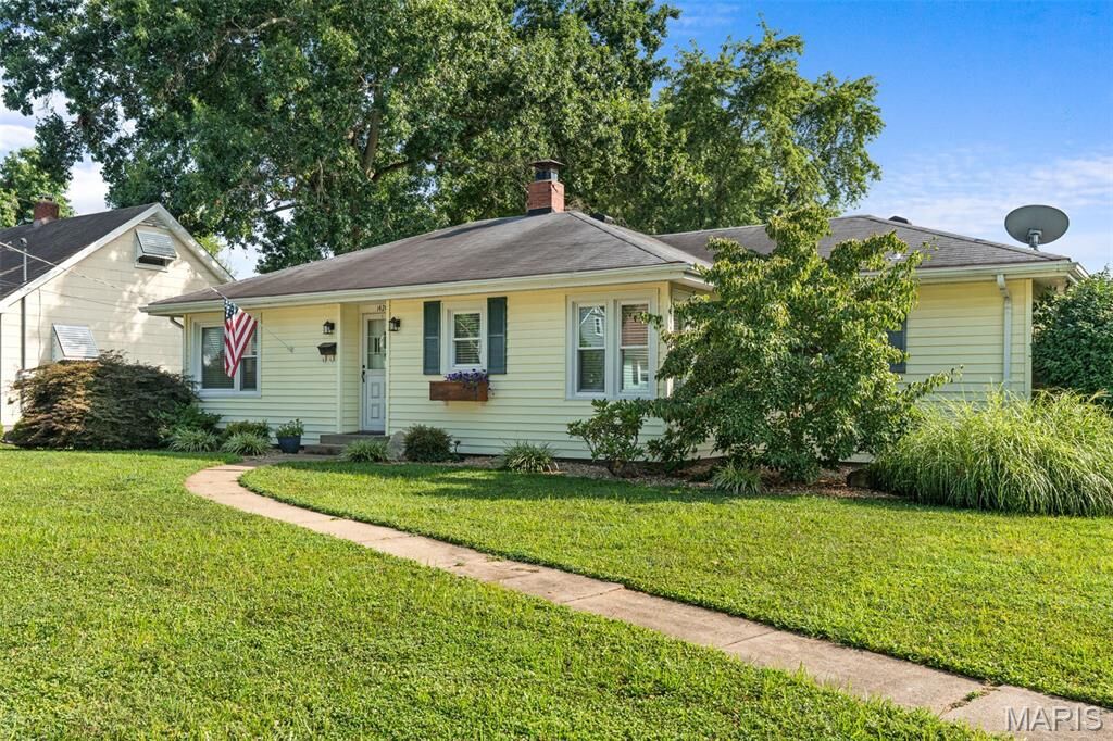 Property Photo: 1420 E 8th MO 63090