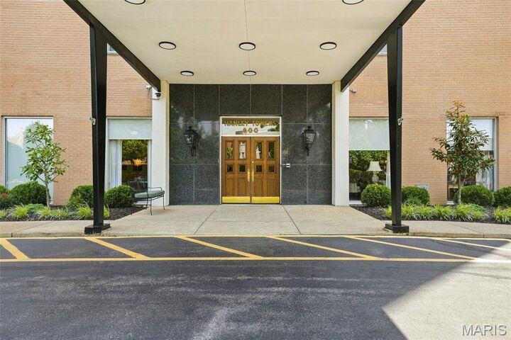 Property Photo: 900 S Hanley Road 1D MO 63105