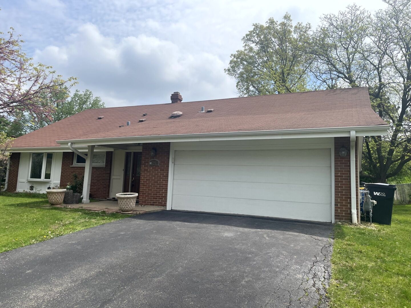 Property Photo:  2S525 Lloyd Avenue  IL 60148 