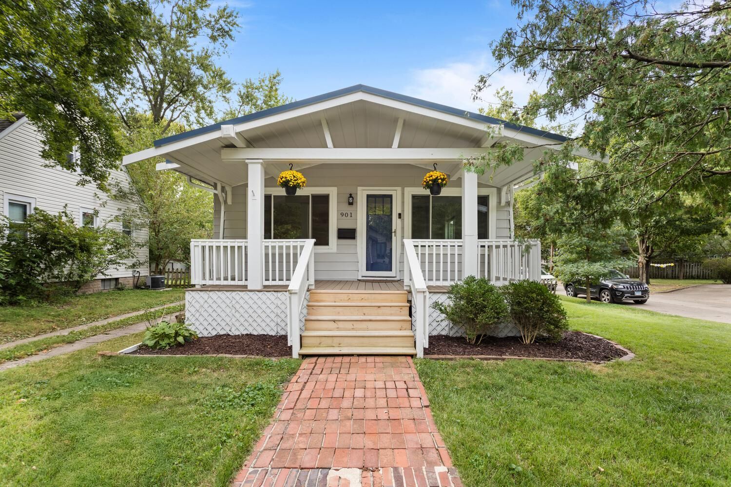 Property Photo:  901 E Washington Street  IL 61801 