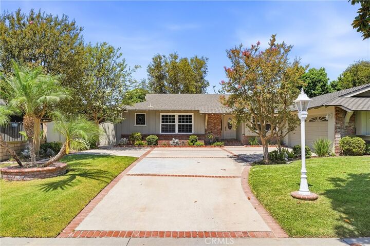Property Photo:  1613 Dorothy Lane  CA 92831 