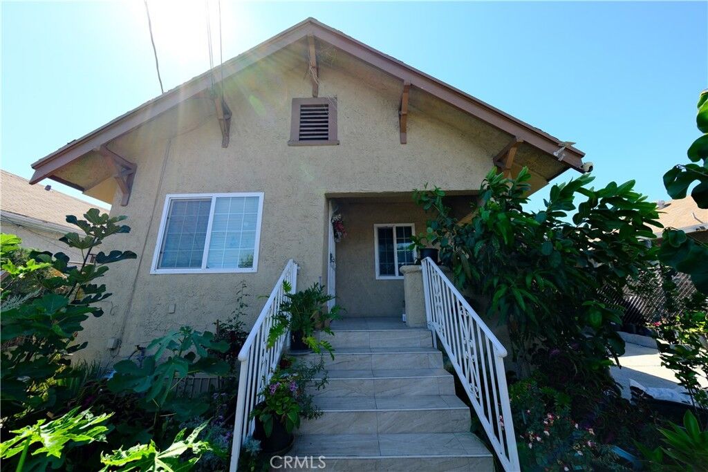 Property Photo:  953 S Hollins Street  CA 90023 