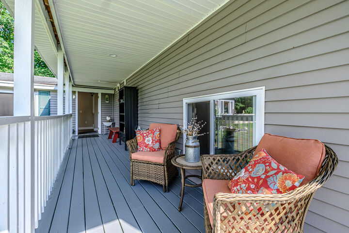 Property Photo:  537 Oxford Street  ME 04281 