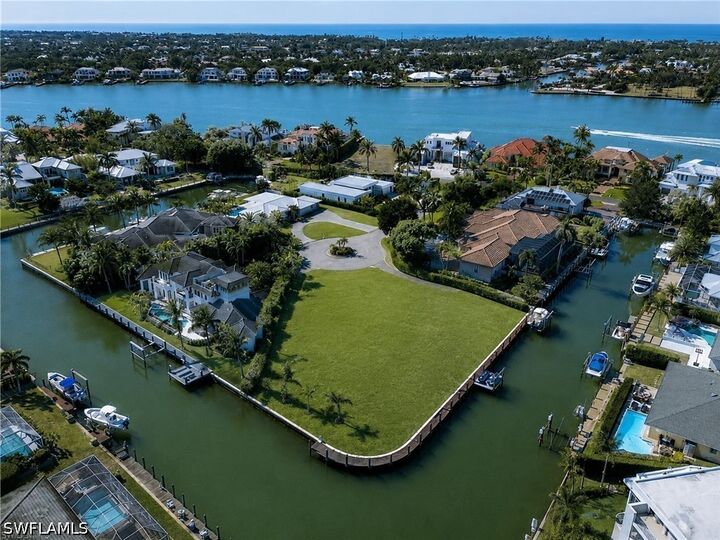 Property Photo: 2185 Trout Court FL 34102