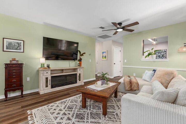 Property Photo:  902 Mark  TX 75904 