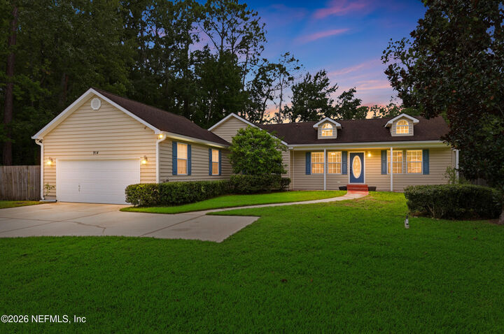 Property Photo:  914 Hibernia Forest Drive  FL 32003 