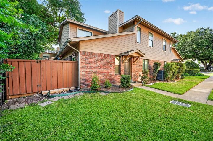 Property Photo: 5662 Cedar Creek Drive TX 76109
