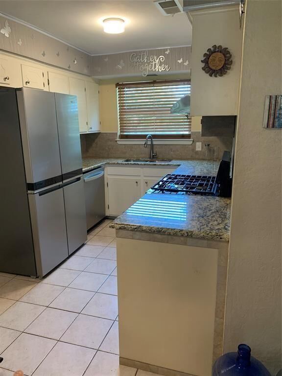 Property Photo: 114 Barbara Way TX 75165