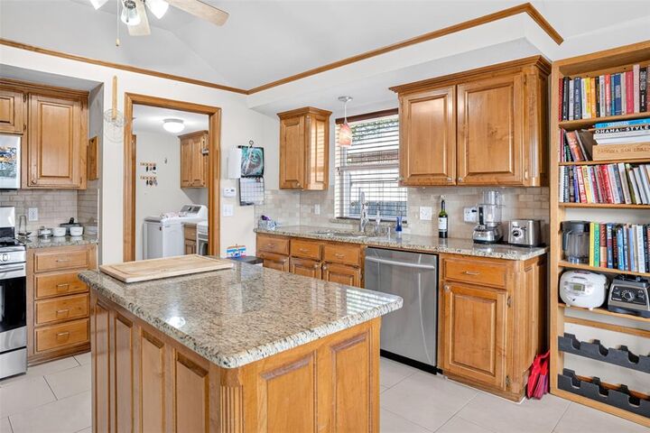 Property Photo:  1717 Hemingway Drive  OK 73013 