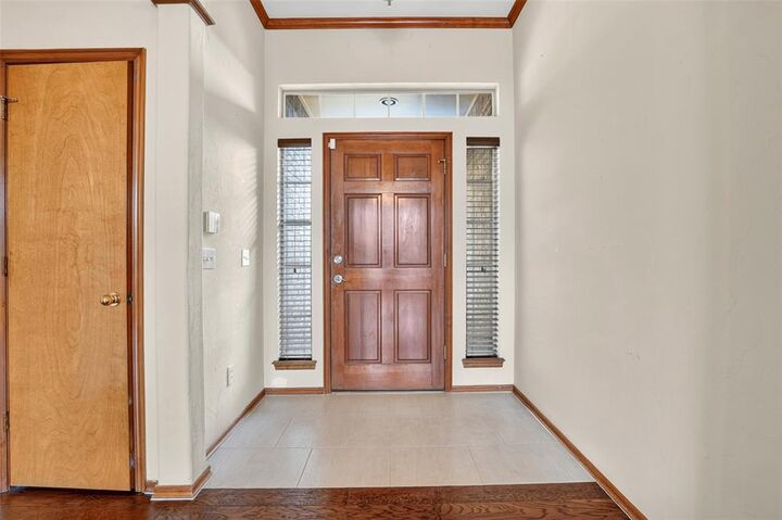 Property Photo:  1717 Hemingway Drive  OK 73013 