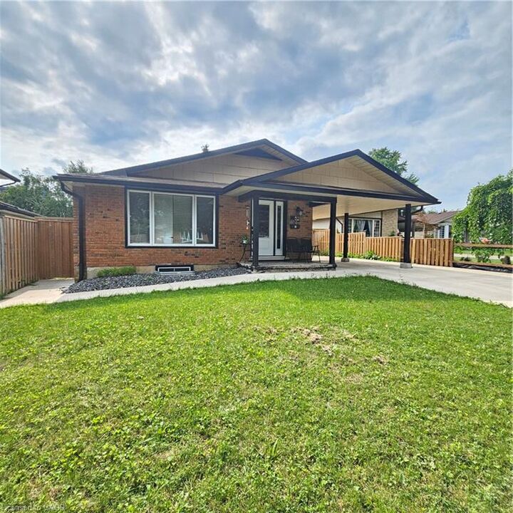 Property Photo:  52 Selkirk Court 2  ON N2E 1M3 
