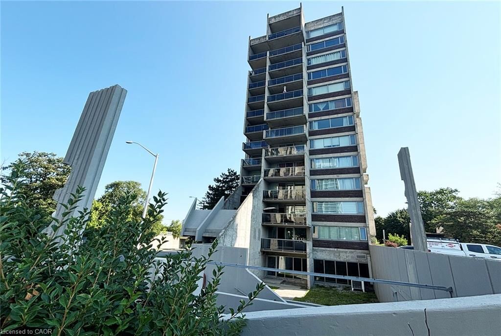 Property Photo:  20 Speers Road 1004  ON L6K 3R5 