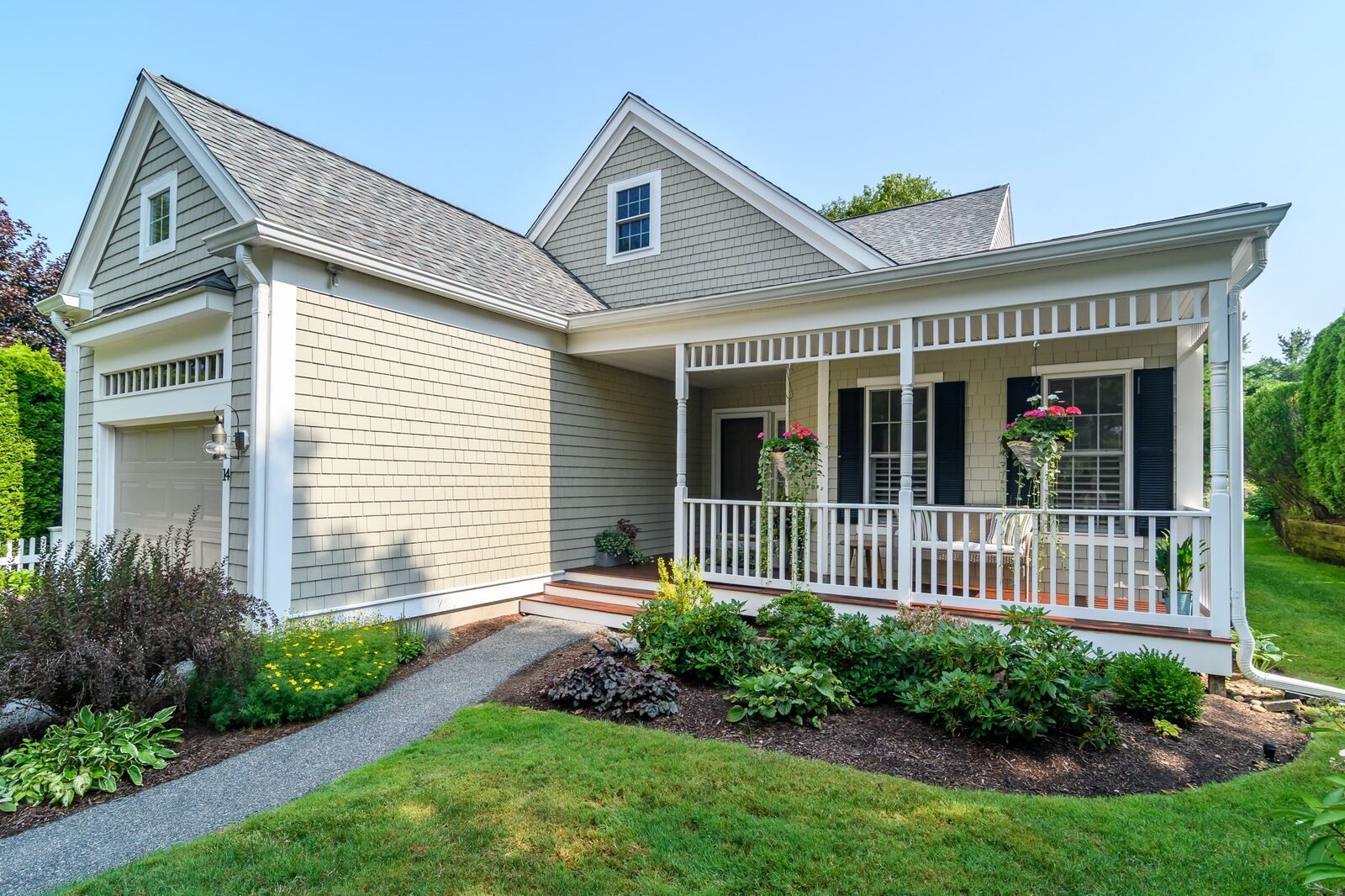 Property Photo:  14 Sea Knoll Ct 14  MA 02532 