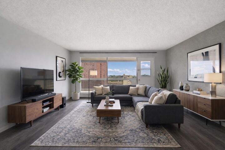 Property Photo:  221 6 Avenue SE 2012  AB T2G 0G4 