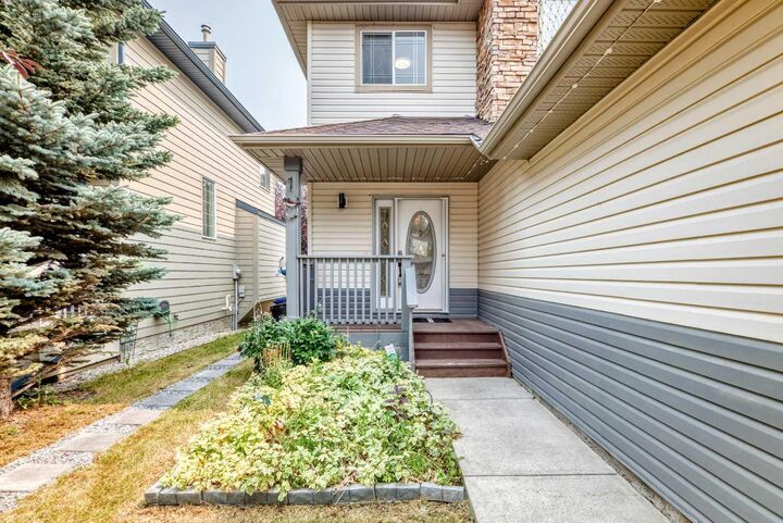 Property Photo: 140 Fairways Drive NW AB T4B 2R8
