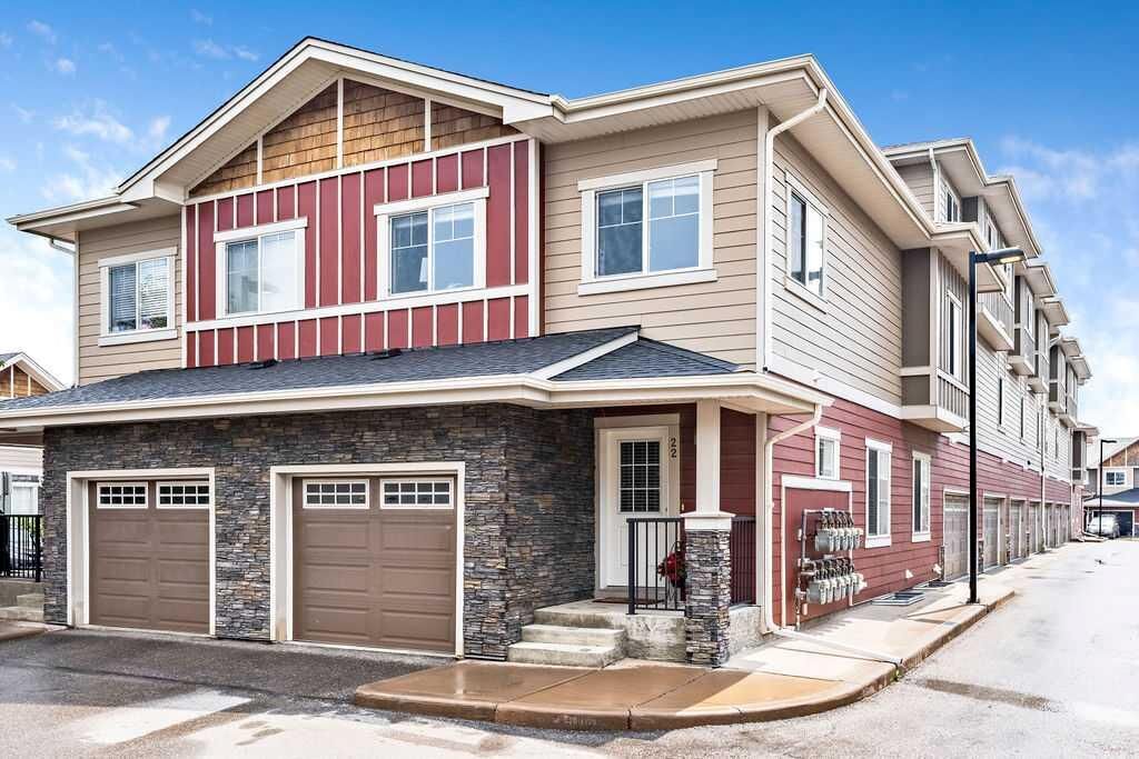Property Photo:  22 West Coach Manor SW  AB T3H 1R7 