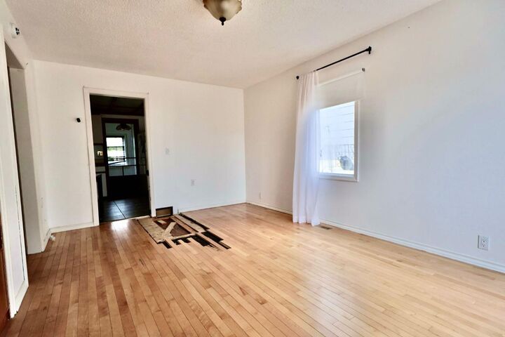Property Photo:  409 3 Avenue E  AB T0J 2J0 