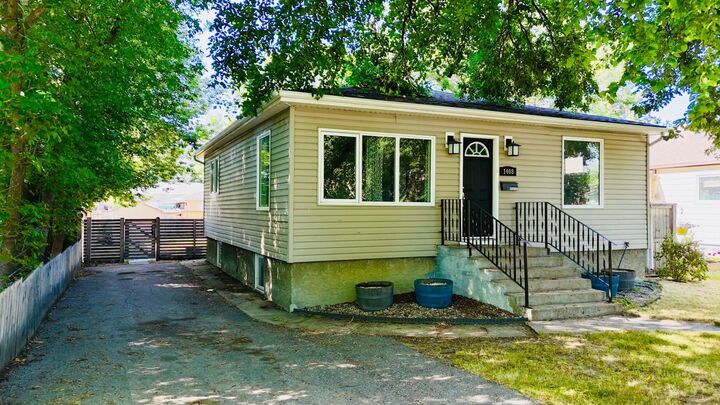 Property Photo:  1408 12 Avenue S  AB T1K 0M9 